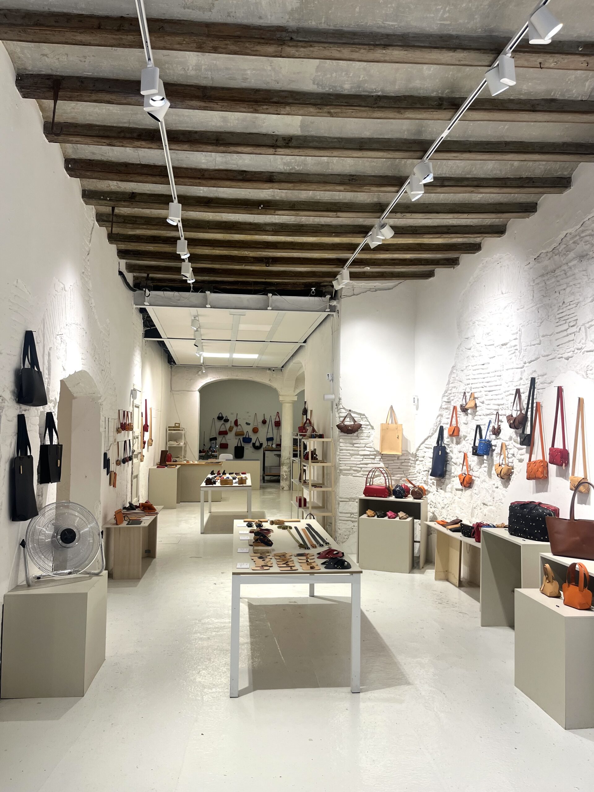 Atelier Madre by Manuel Dreesmann – The Open Atelier in El Born Where You Can Watch Your Bag Being Made
